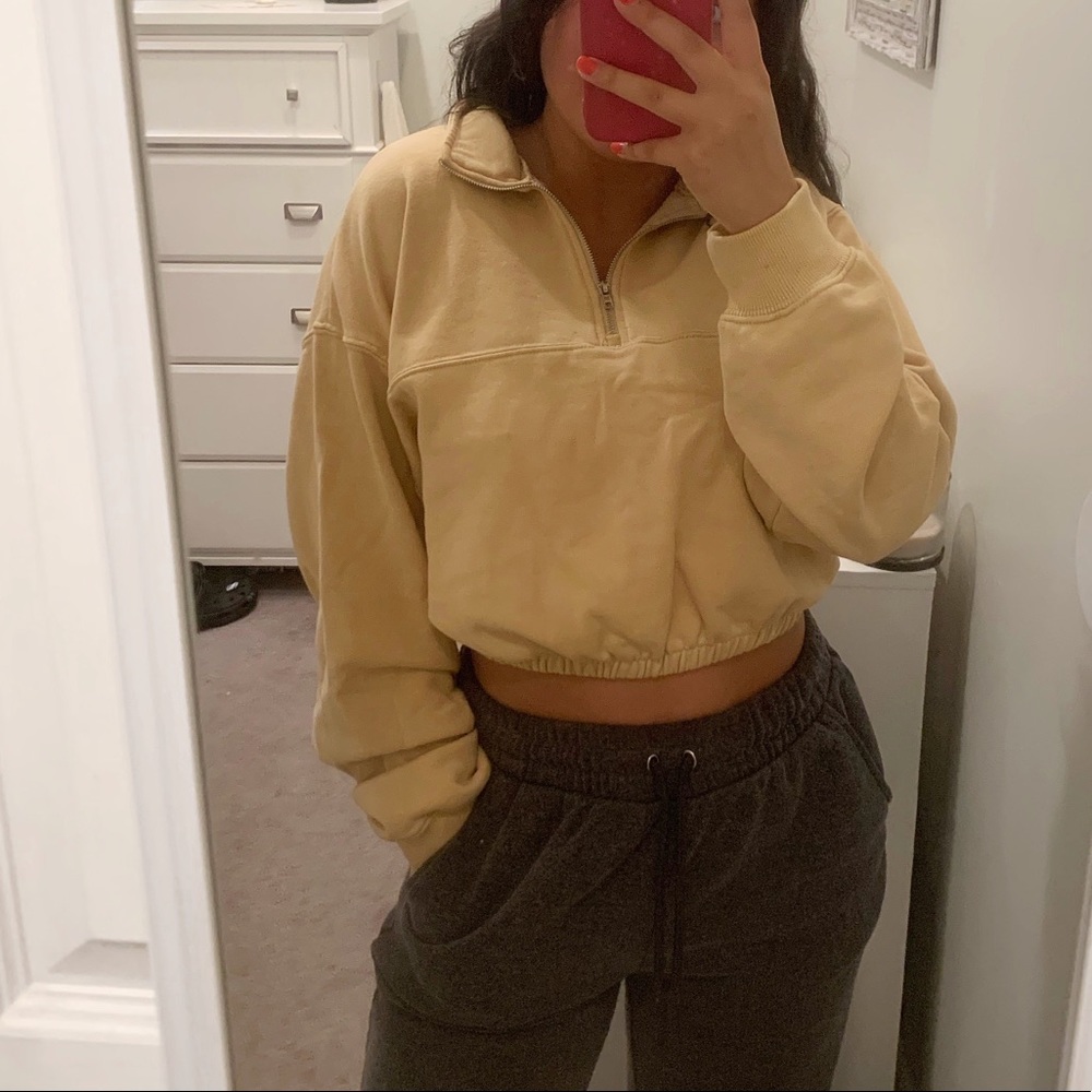 NWT Cropped Pullover